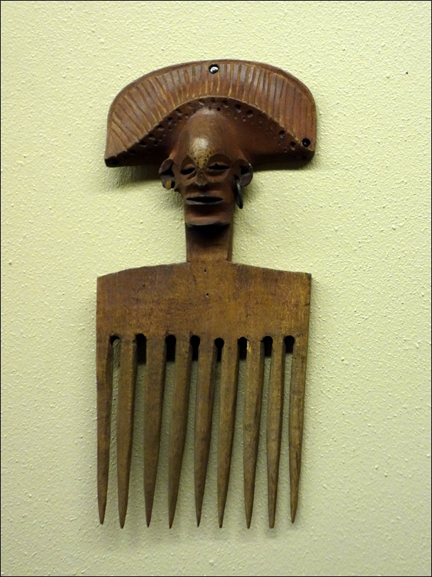 Comb with Tshihongo Mask - Chokwe