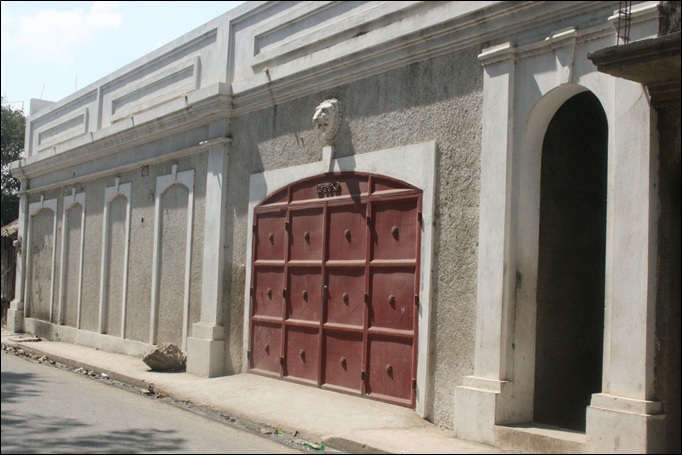 Haitian metal gate design with lion head sculpture