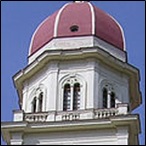 Vue de la Basilique Notre Dame de la Charité del Cobre près de Santiago de Cuba
