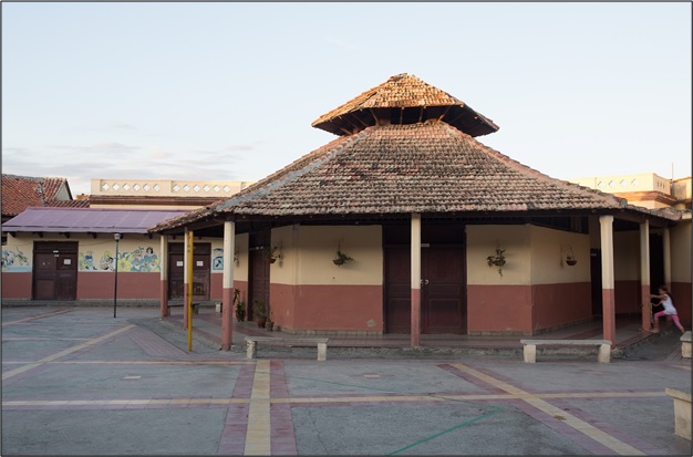 School Ing Luis Armando Morales Mustelier in Santiago de Cuba. Courtyard